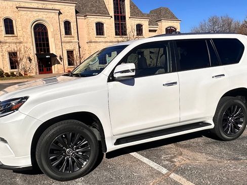 Used 2023 Lexus GX 460 Premium image 2