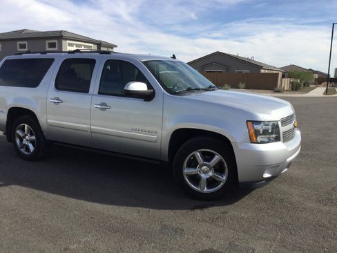 Used 2012 Chevrolet Suburban LTZ image 6