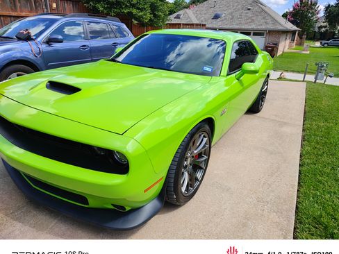 Used 2015 Dodge Challenger SRT w/ Technology Group image 2