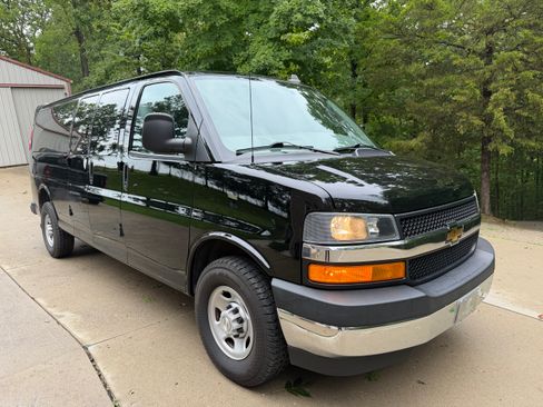 Used 2023 Chevrolet Express 3500 LS w/ Chrome Appearance Package RWD image 6