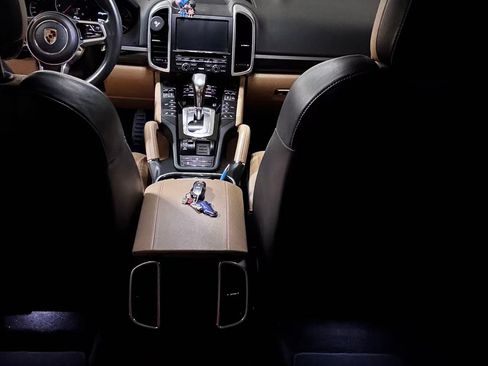 Used 2016 Porsche Cayenne image 12