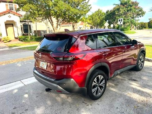 Used 2021 Nissan Rogue SV FWD image 4