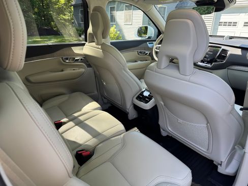 Used 2022 Volvo XC90 T6 Inscription w/ Lounge Package AWD/4WD image 8