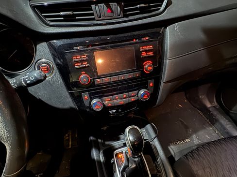 Used 2017 Nissan Rogue SV image 28