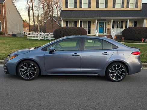 Used 2022 Toyota Corolla SE image 2