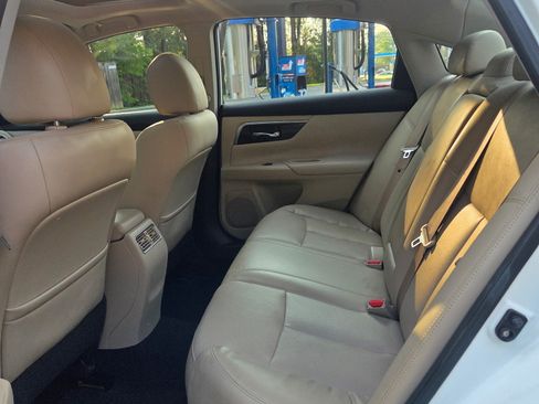 Used 2015 Nissan Altima 2.5 SL w/ Moonroof Package FWD image 15