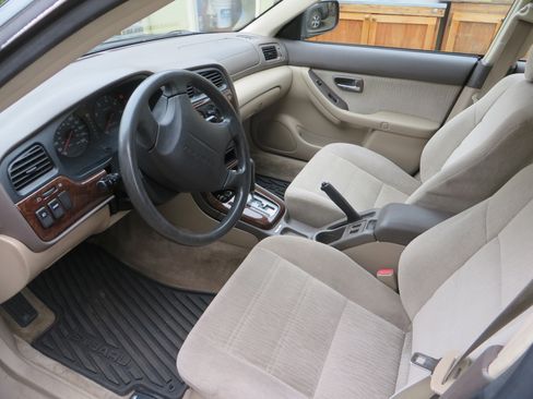 Used 2000 Subaru Outback Wagon 4D image 10