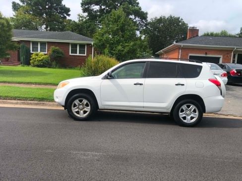 Used 2007 Toyota RAV4 2WD image 2