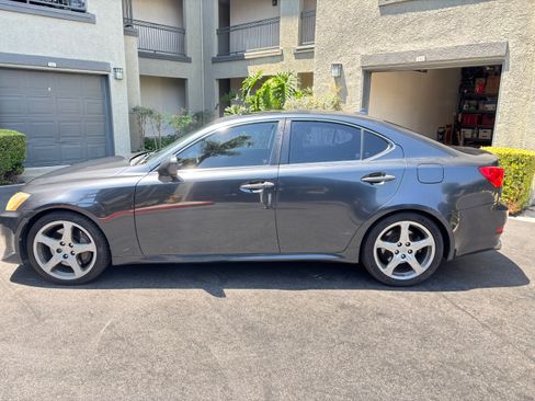 Used 2007 Lexus IS 350 w/ X Pkg w/ Sunroof RWD image 2