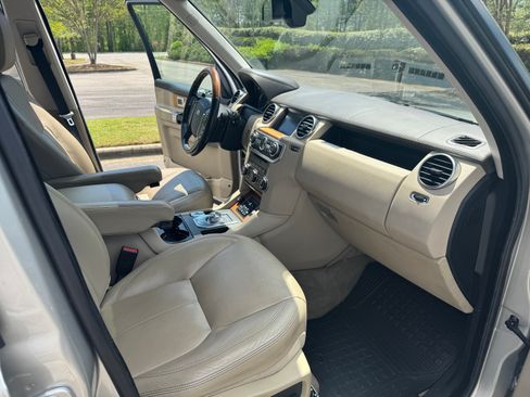 Used 2016 Land Rover LR4 HSE LUX image 24
