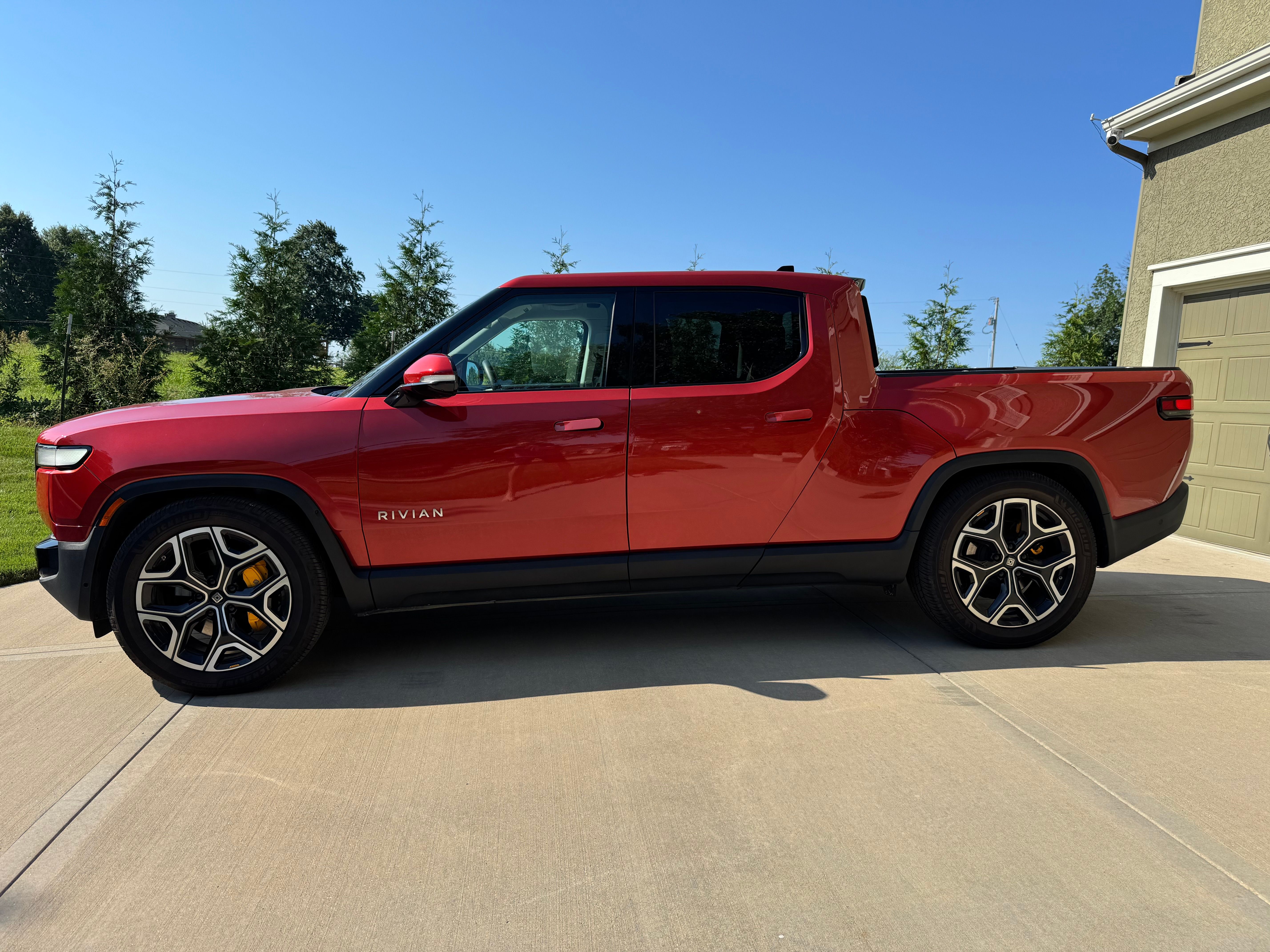 Used 2022 Rivian R1T Launch Edition AWD/4WD image 1