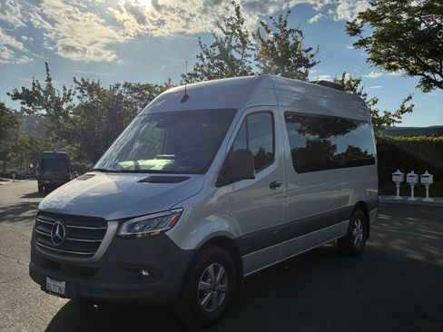 Used 2020 Mercedes-Benz Sprinter 2500 image 14