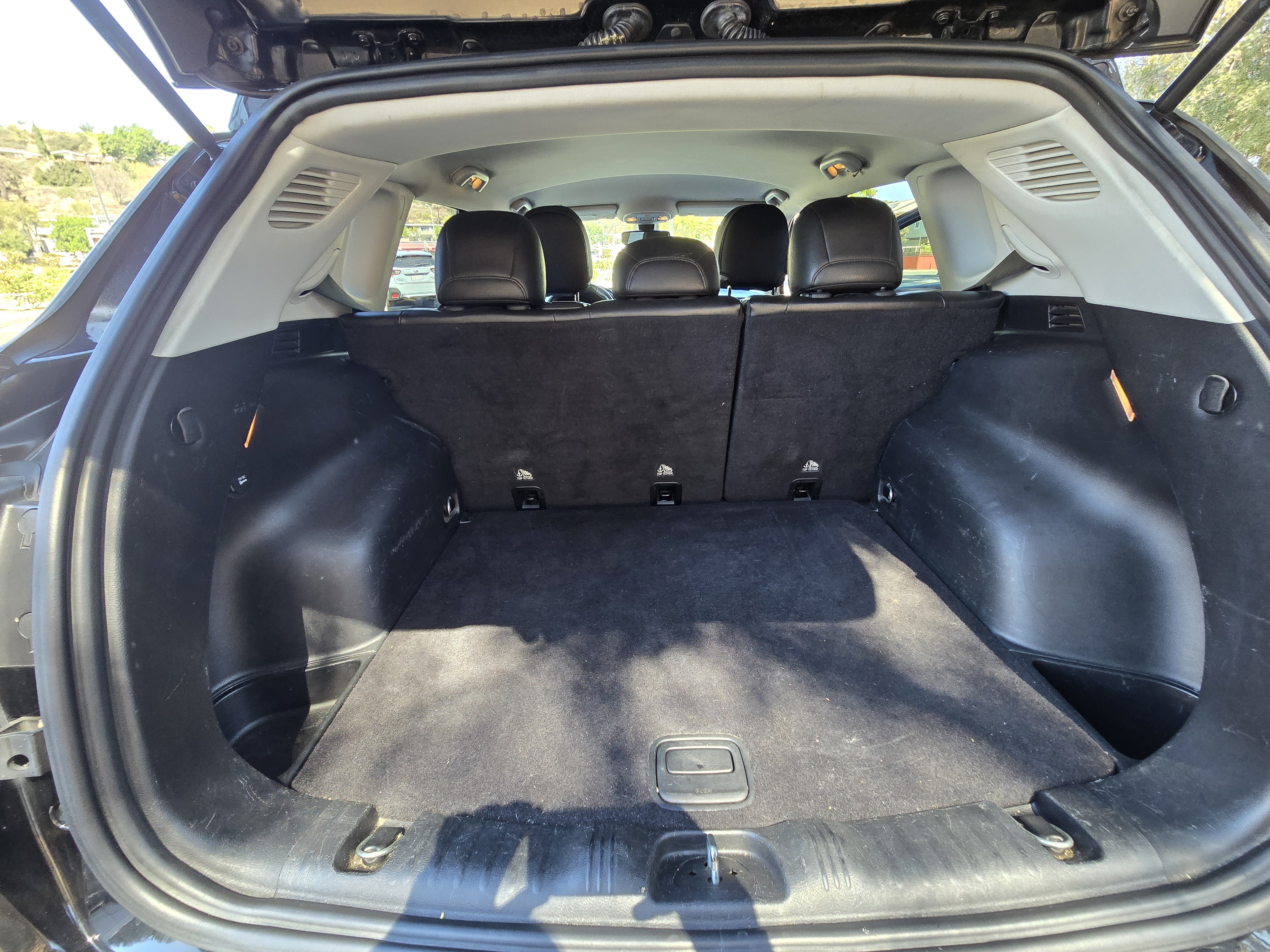 Used 2018 Jeep Compass Latitude w/ Popular Equipment Group FWD image 12