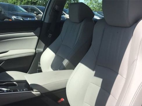 Used 2019 Honda Accord Touring image 19
