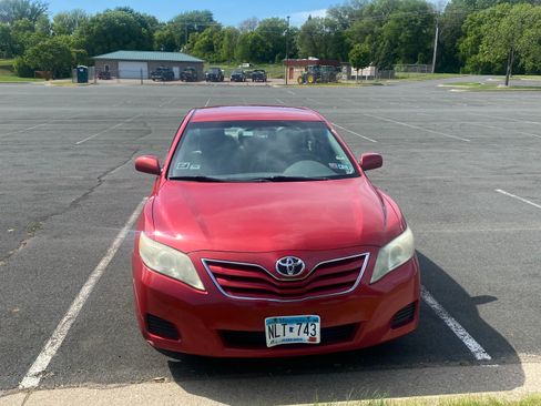 Used 2011 Toyota Camry LE FWD image 6