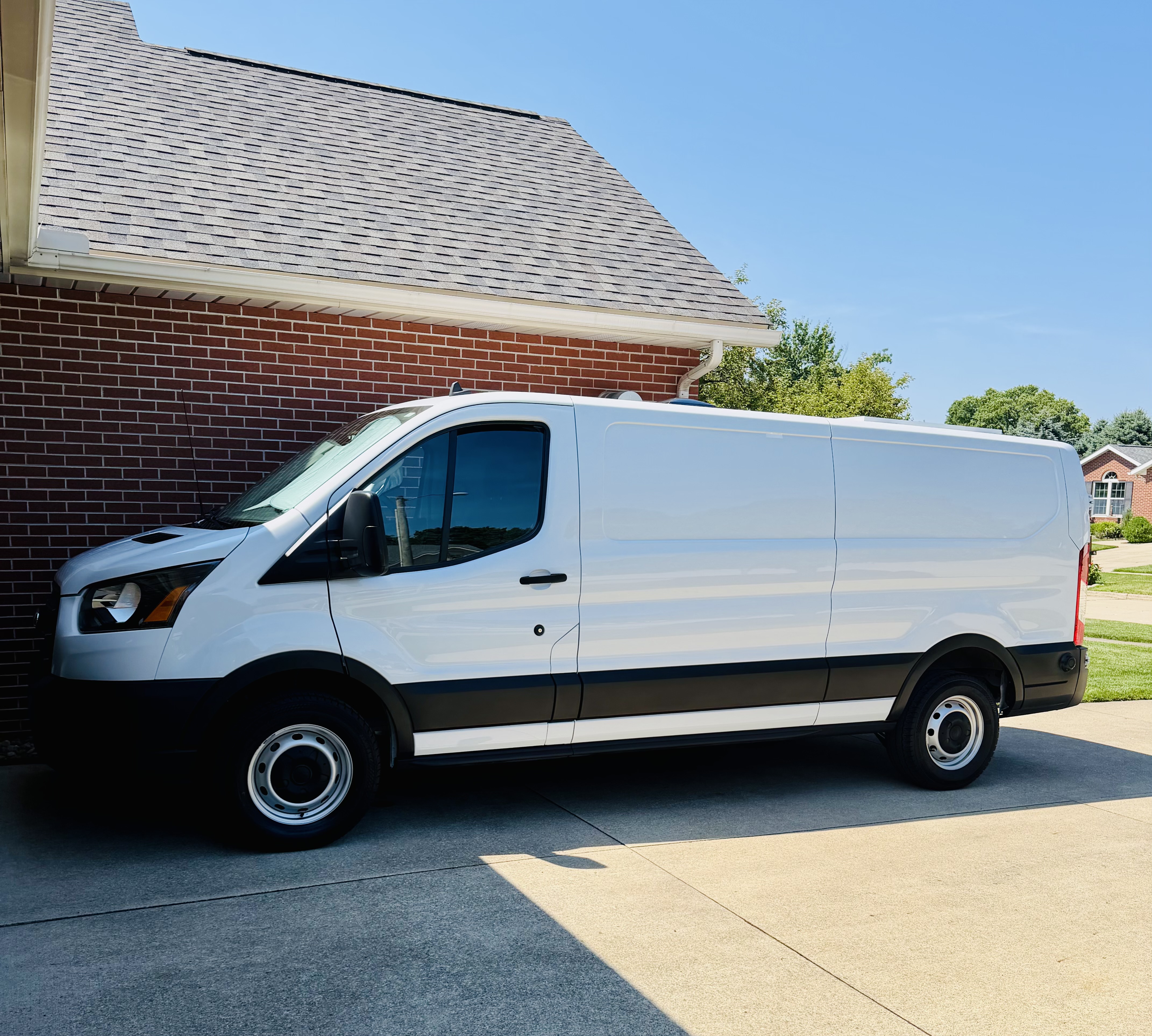 Used 2020 Ford Transit 250 Low Roof RWD image 1