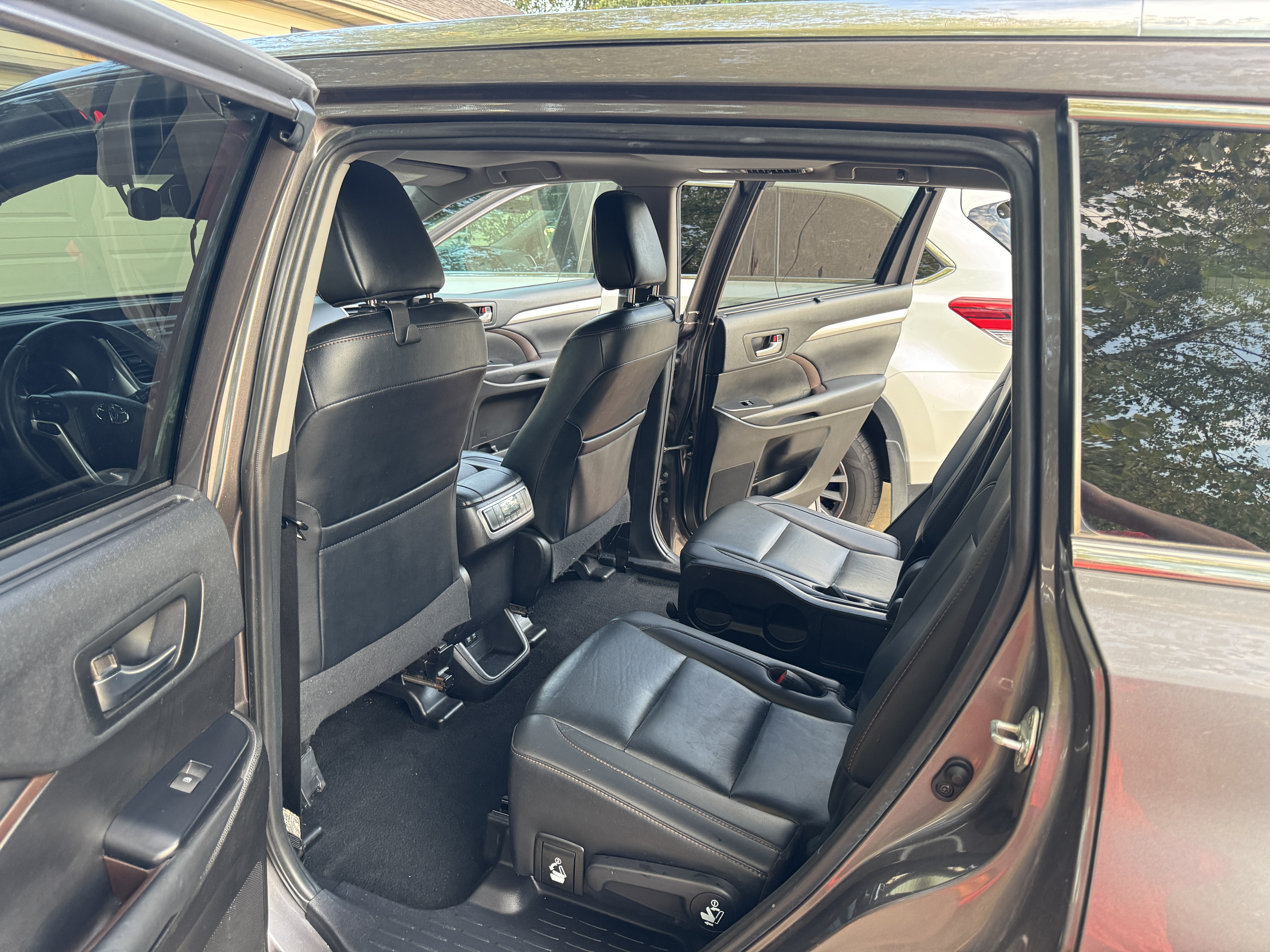 Used 2019 Toyota Highlander XLE FWD image 20