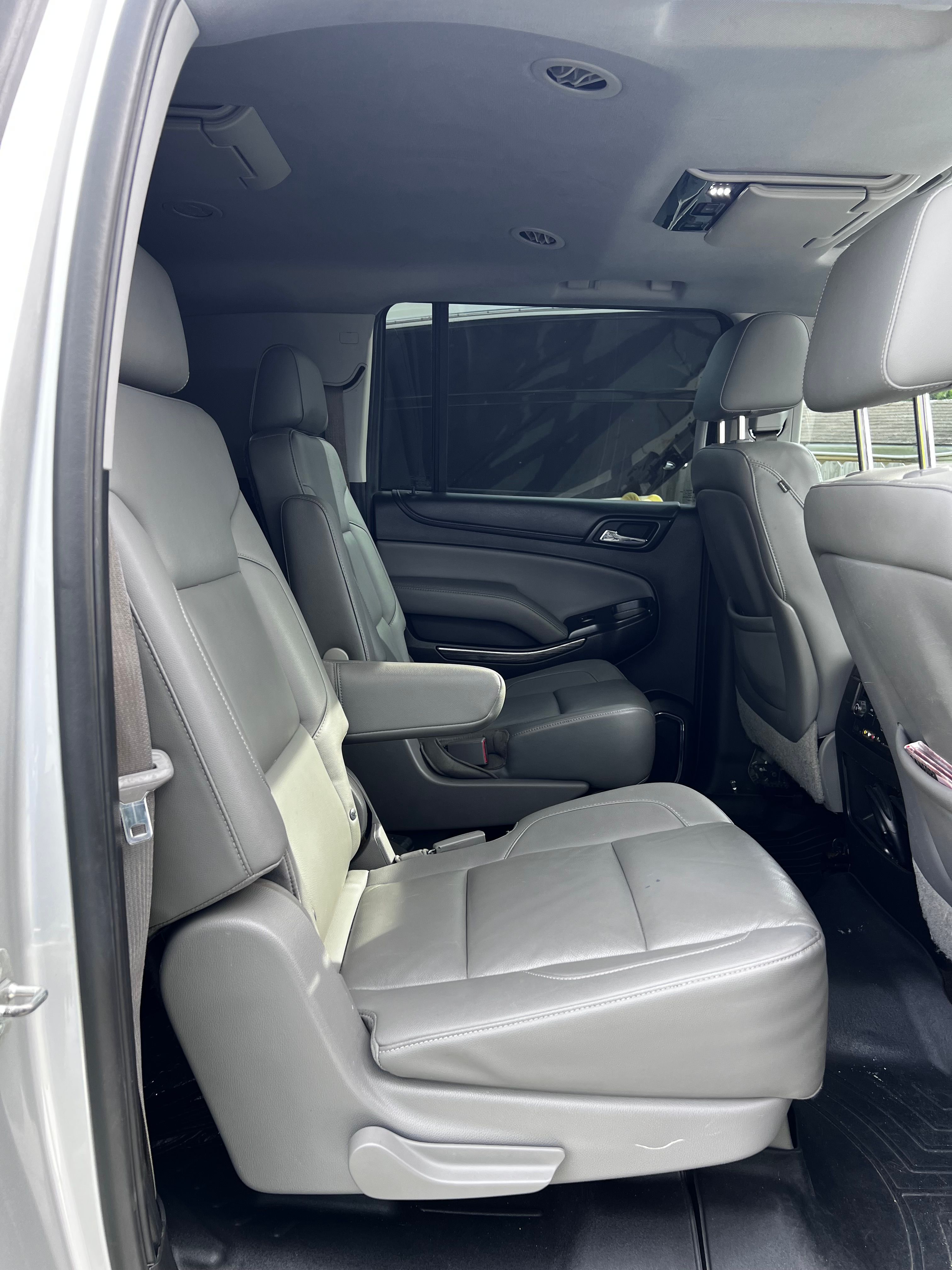 Used 2015 Chevrolet Suburban LT RWD image 10