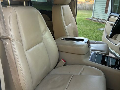 Used 2011 GMC Sierra 2500 Denali w/ Suspension Package, Off-Road AWD/4WD image 12