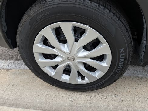 Used 2017 Nissan Rogue S image 19