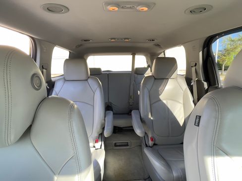 Used 2013 GMC Acadia SLT image 17