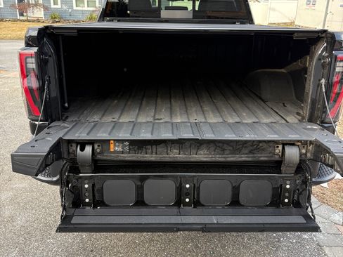 Used 2025 GMC Sierra 2500 AT4 w/ AT4 Premium Plus Package image 16