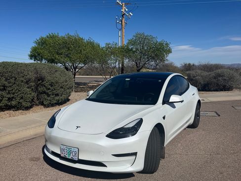 Used 2022 Tesla Model 3 Long Range image 1