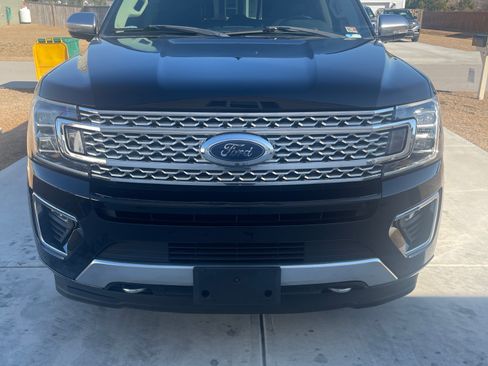 Used 2018 Ford Expedition Platinum image 2