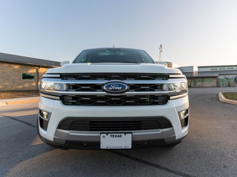 Used 2024 Ford Expedition Limited image 8