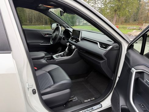 Used 2020 Toyota RAV4 XSE image 15