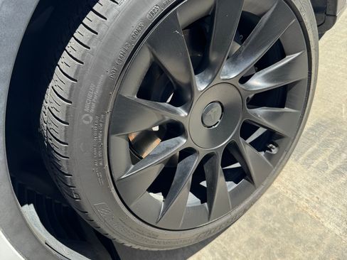 Used 2021 Tesla Model Y Long Range image 15