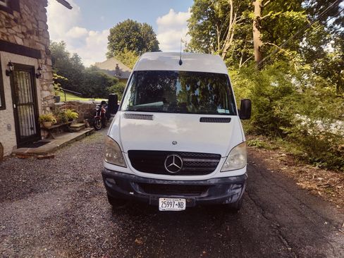 Used 2011 Mercedes-Benz Sprinter 2500 image 15