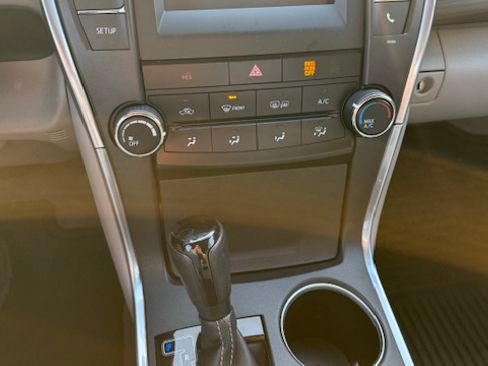 Used 2015 Toyota Camry LE image 13