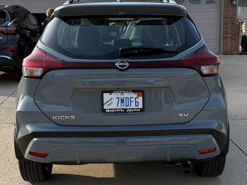 Used 2022 Nissan Kicks SV w/ Exterior Package FWD image 2