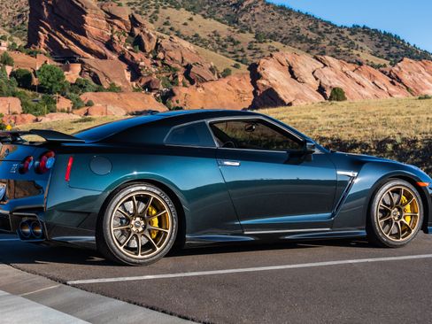 Used 2024 Nissan GT-R w/ Floor Mat Package AWD/4WD image 4