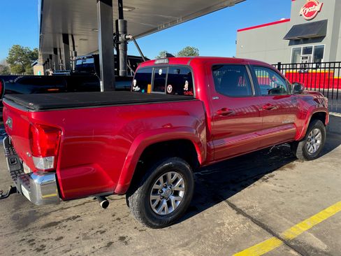 Used 2017 Toyota Tacoma SR5 w/ Tow Package image 12