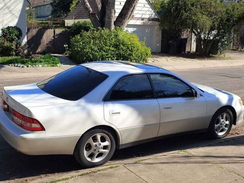Used 2001 Lexus ES 330 image 4
