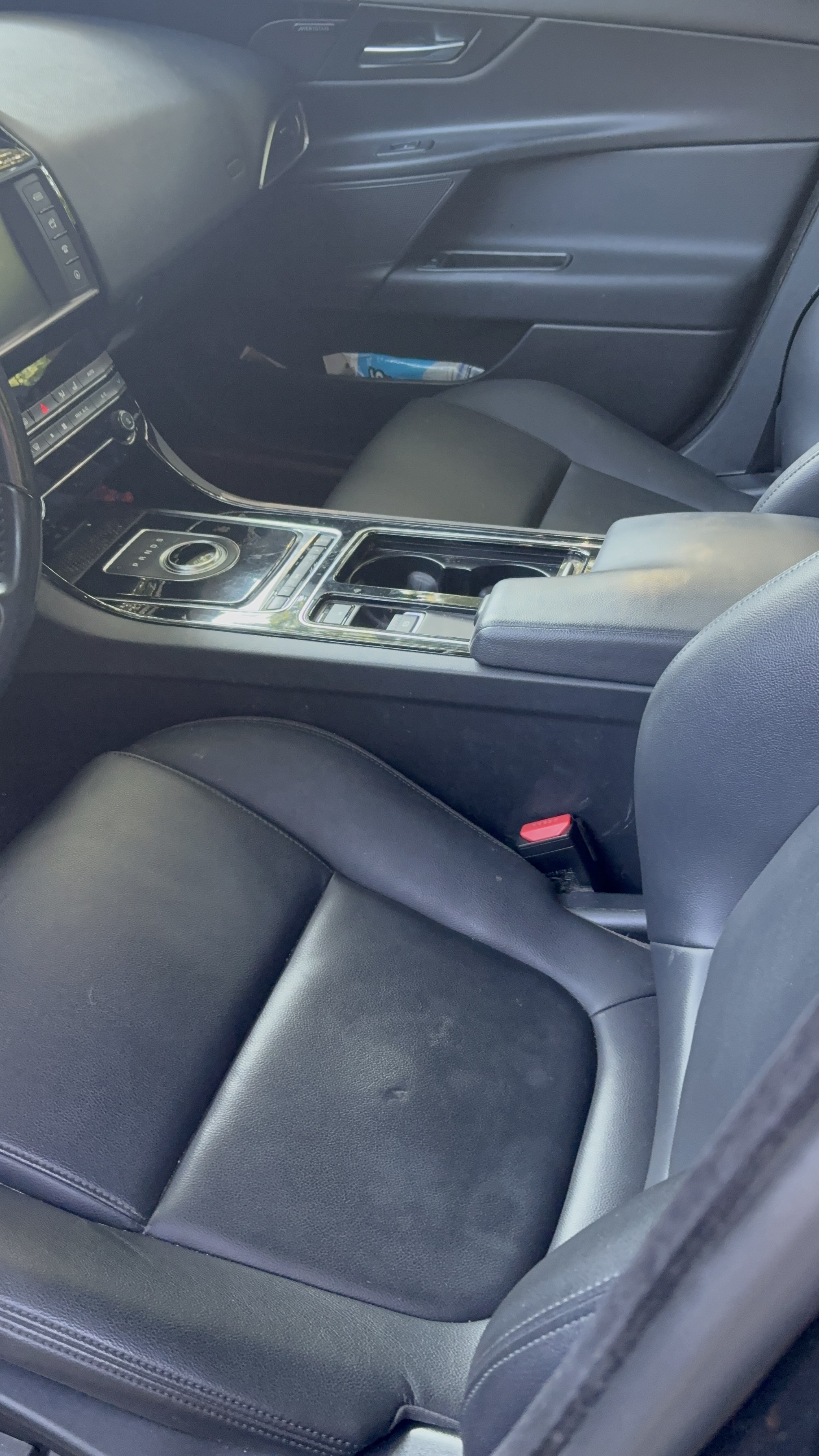 Used 2018 Jaguar XE Premium AWD/4WD image 12
