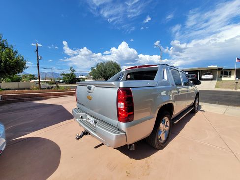 Used 2013 Chevrolet Avalanche LTZ AWD/4WD image 11