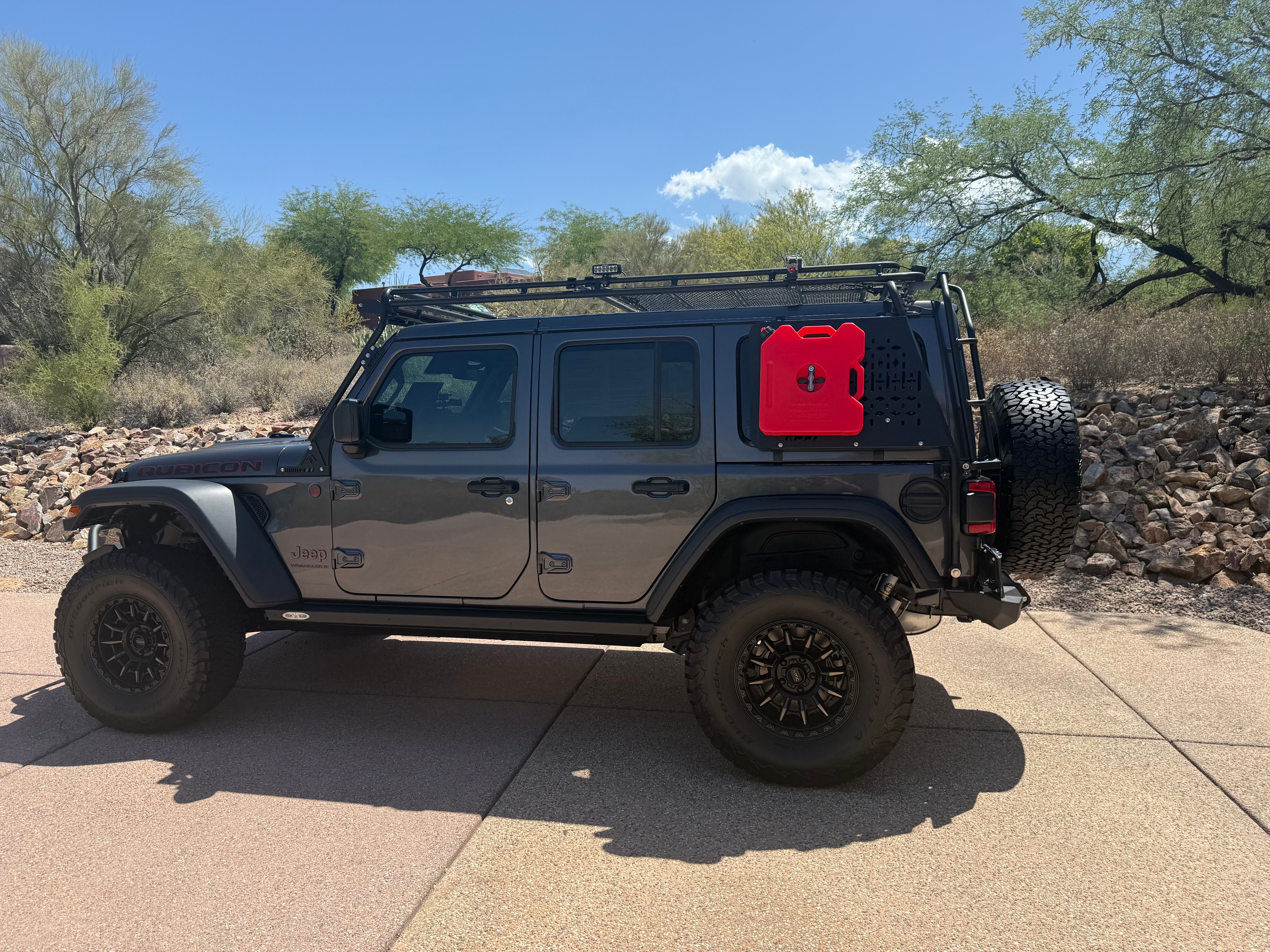 Used 2025 Jeep Wrangler Unlimited Rubicon w/ Convenience Group AWD/4WD image 4