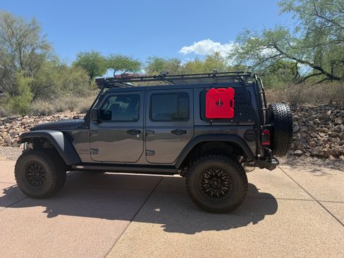 Used 2025 Jeep Wrangler Unlimited Rubicon w/ Convenience Group AWD/4WD image 4
