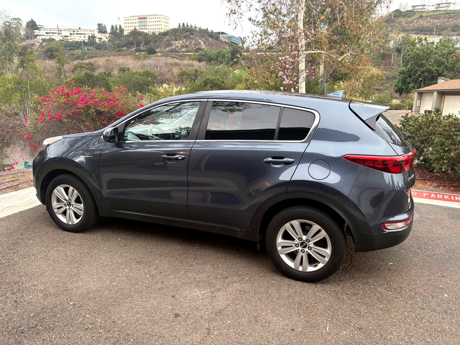 Used 2017 Kia Sportage LX AWD/4WD image 2