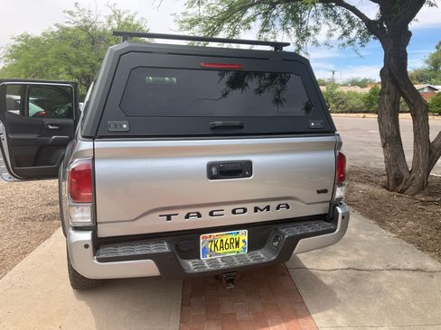 Used 2023 Toyota Tacoma TRD Off-Road w/ Technology Package AWD/4WD image 6