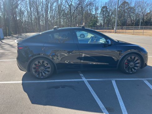 Used 2023 Tesla Model Y Performance image 18