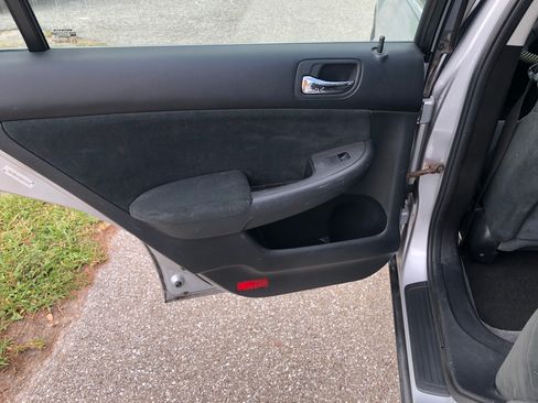 Used 2005 Honda Accord LX image 17