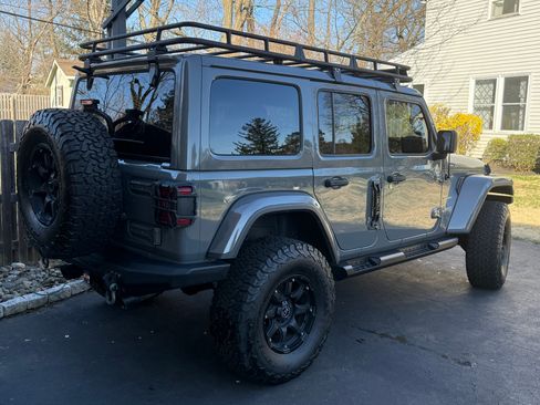Used 2019 Jeep Wrangler Unlimited Sahara image 5