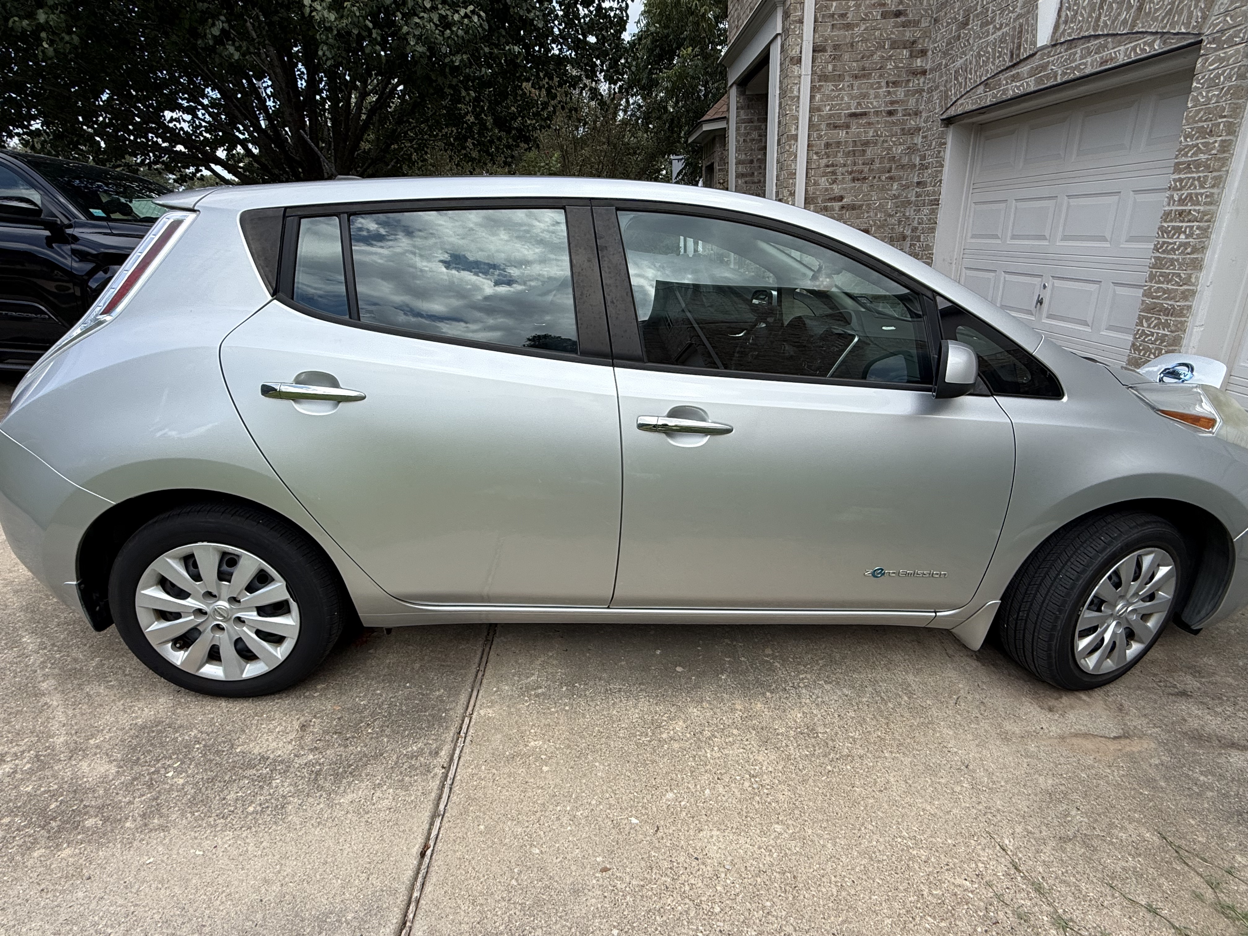 Used 2016 Nissan Leaf S w/ Charger Package FWD image 1