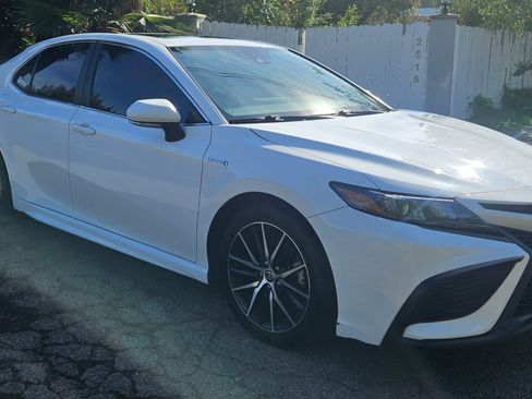 Used 2021 Toyota Camry SE image 6