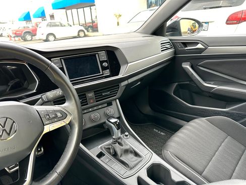 Used 2023 Volkswagen Jetta Sport image 6