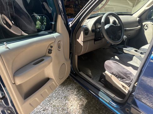 Used 2004 Jeep Liberty Sport w/ PWR Convenience Group image 16